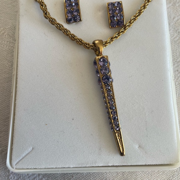 Costume jewelry necklace and earring set - Picture 7 of 8